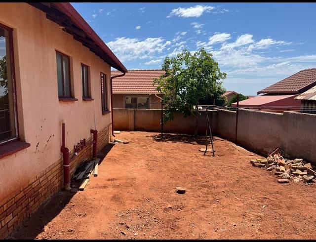 3 BEDROOM HOUSE FOR SALE IN GEELHOUTPARK